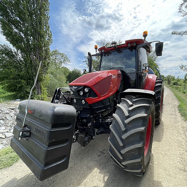Zetor loni opět vršil ztrátu a propouštěl. Teď chce nulu a chystá nové traktory