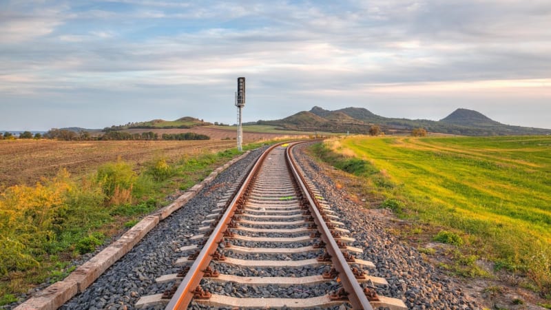 Smrt na kolejích: Muže na Berounsku smetl vlak. Případem se zabývají kriminalisté