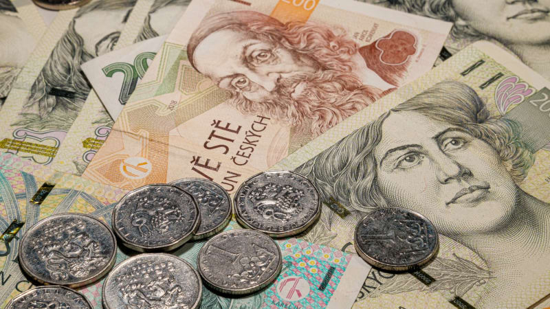 Minimální mzda v Česku výrazně vzroste: Od příštího roku bude 22 400 korun, oznámil Jurečka