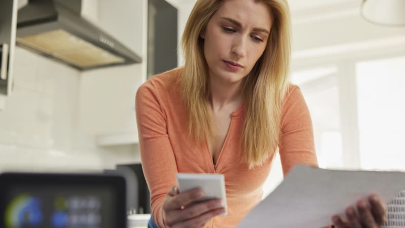 Češi dostanou méně. Dodavatelé energií nově platí za zdržování reklamací necelou desetinu