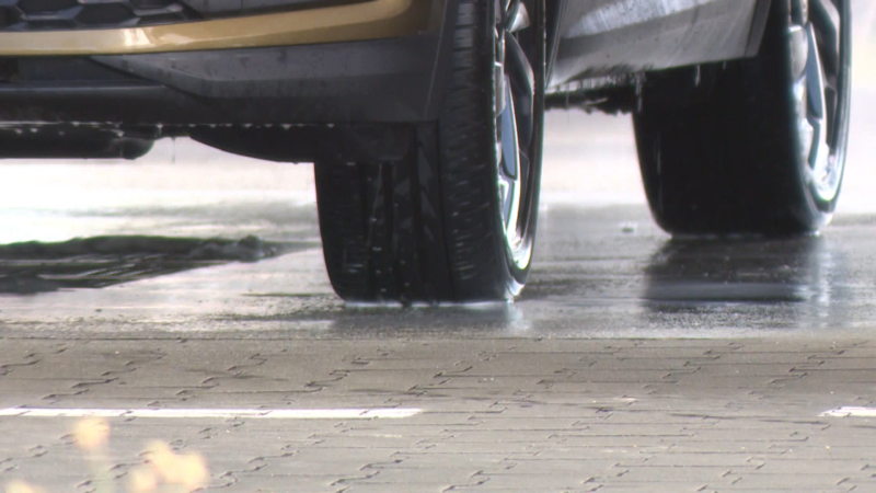 Neštěstí v automyčce: Řidič na Slovensku hned dvakrát přejel malého chlapce, prý ho přehlédl