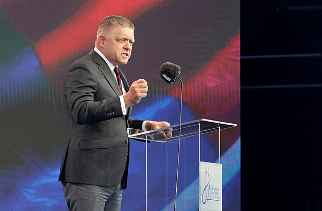 Za Putinem a Kimem. Fico pojede do Číny na oslavy konce války