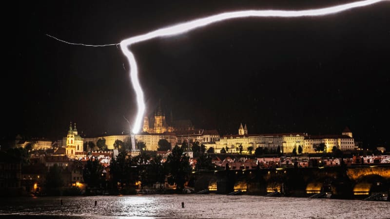 Česko znovu zasáhly silné bouřky. Utvořily pás a vrátily se na stejná místa