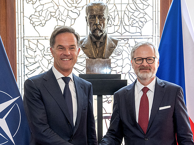 Muniční iniciativa je obrovský úspěch, řekl Rutte po jednání s Fialou