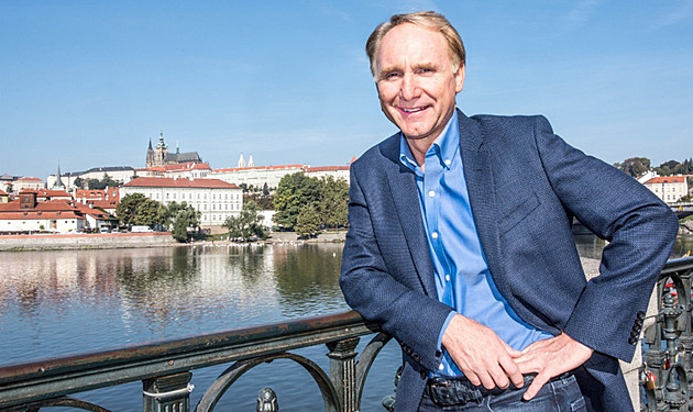 V  Praze se probouzí magie. Přečtěte si ukázku nového románu Dana Browna