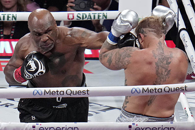 Střet boxerských legend už příští rok: Tyson se chystá na Mayweathera