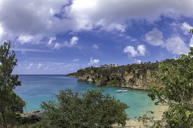 Karibský ostrov vydělává na originální webové adrese. Financuje z ní i letiště