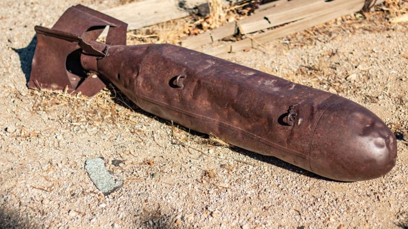 Rozsáhlá evakuace v Bratislavě: Kvůli nevybuchlé letecké pumě uzavírají úřady ulice