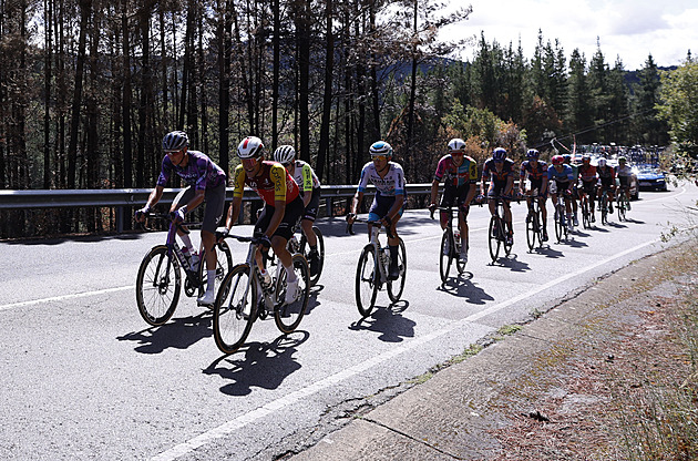 Vuelta ONLINE: Otruba šlape v sólo úniku, peloton mu dává prostor