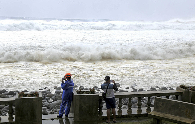 Na Čínu a Filipíny se žene supertajfun Ragasa. Tisíce lidí se evakuují