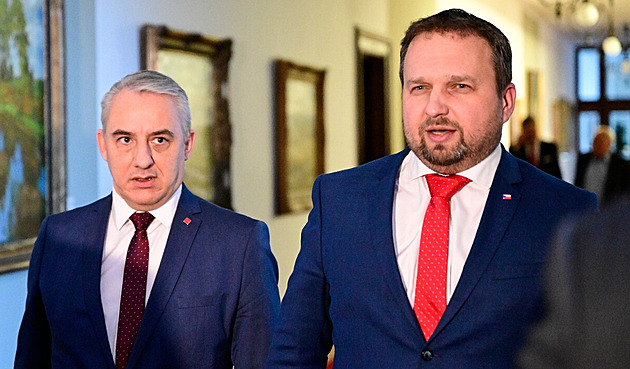 Platy ve veřejném sektoru by mohly vzrůst až o 9 procent. Vláda slíbila 27 miliard