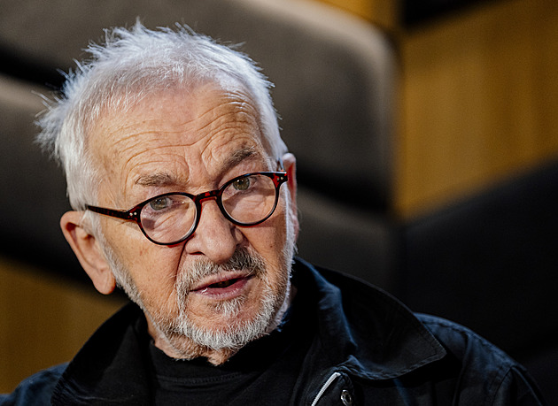 Móda je dnes v chaosu, věřím v návrat elegance, říká návrhář Ťapťuch