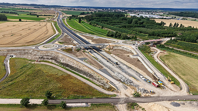 Dostavět dálniční síť do osmi let? Vláda si věří, opozice je spíš skeptická