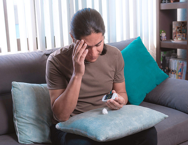 Měření cukru v krvi, nový podvod šmejdů. Jejich přístroje nefungují, varují lékaři