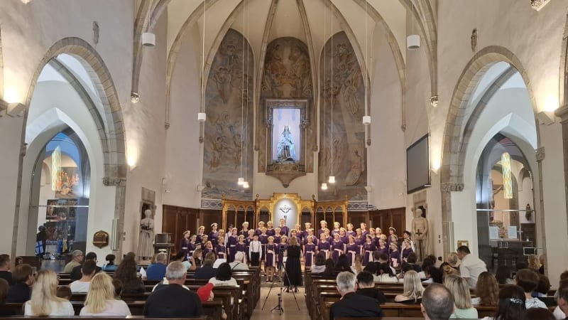 Pražští Slavíčci okouzlili Španělsko. V katedrále Sagrada Família se jim tleskalo vestoje 