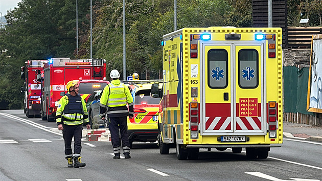 Nález miny u zastávky MHD na Proseku. Kvůli prověřování byla uzavřena estakáda