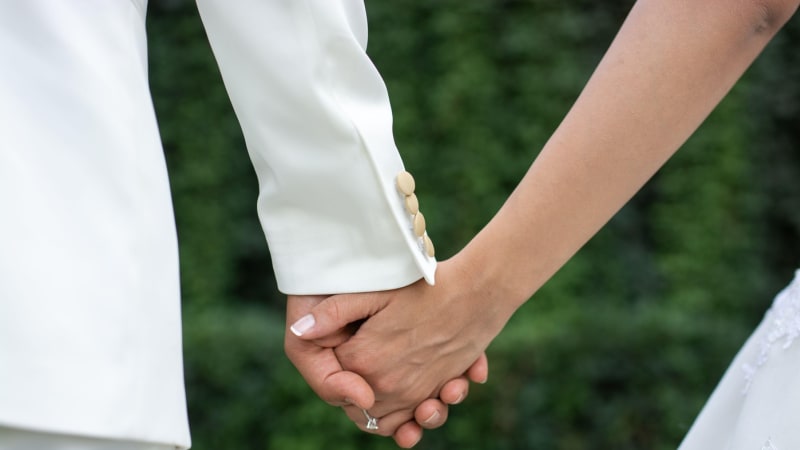 Tragédie na svatbě: Mladý ženich zemřel na infarkt při tanci s nevěstou, ukazuje video z Egypta