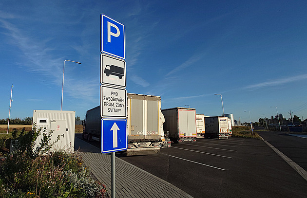 Na chytré WC u nového parkoviště si řidiči neodskočí. Proč zůstává mimo provoz?