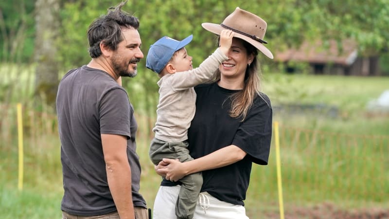 Pot, dřina a nový začátek: Vojta Kotek po bouračce změnil život. Farmu buduje kvůli synovi