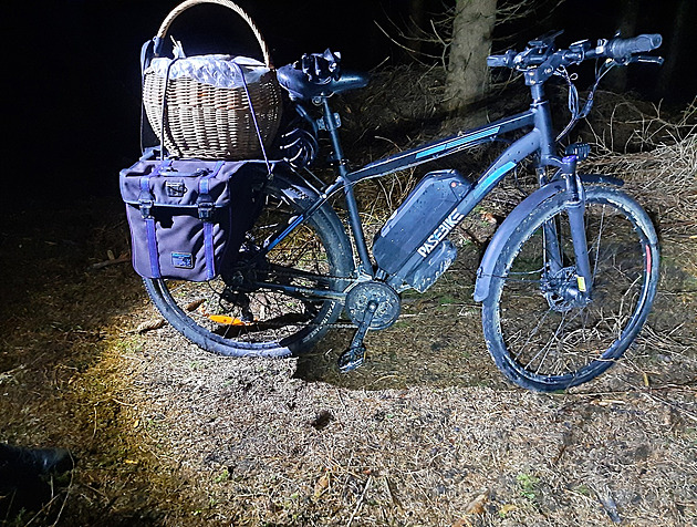 Opuštěné kolo s košíkem hub na Jesenicku vyburcovalo k velkému pátrání