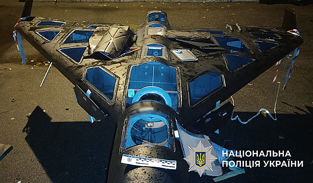 Řidič v Kyjevě vezl ruský dron na střeše auta. Chci ho předat muzeu, tvrdil policii