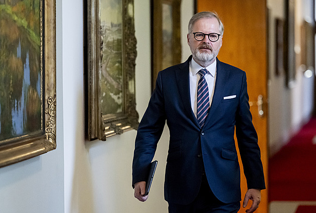 Vláda Petra Fialy podá demisi, Andrej Babiš chce mít novou do konce listopadu