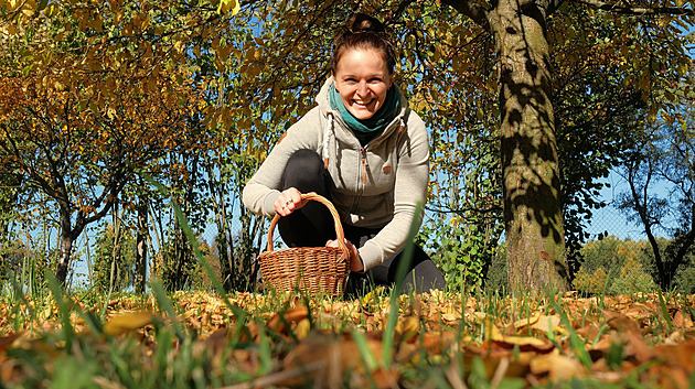 Přijde mi škoda dary přírody nevyužít, říká matka tří dětí. Po nocích vyrábí sirupy