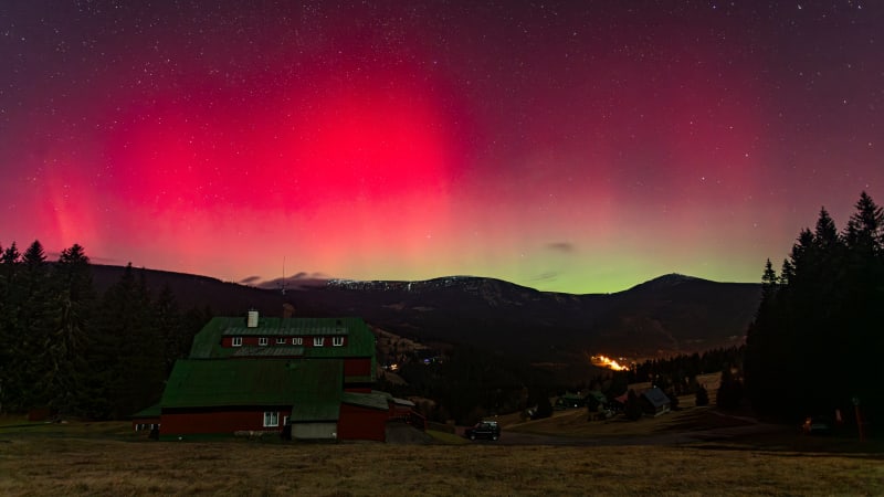Polární záře rozjasnila Česko. V noci na čtvrtek má být ještě silnější, upozorňují experti