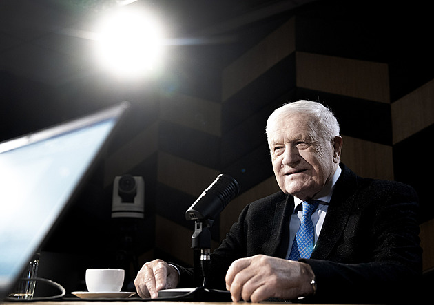 Prezident Pavel se pokouší radikálně měnit ústavní systém, říká Václav Klaus