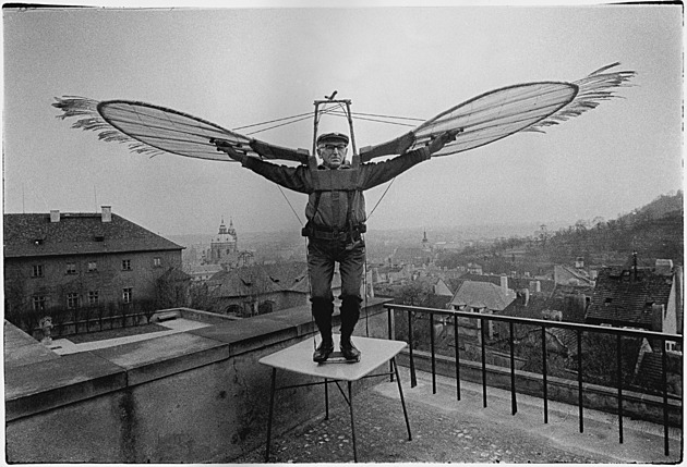 Křídla pana Makovičky. Svérázný vynálezce ukázal sílu snů za tvrdé normalizace