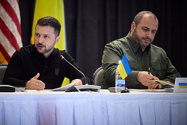 Ukrajinci míří do USA na jednání o míru. Delegaci nečekaně vede jiný muž