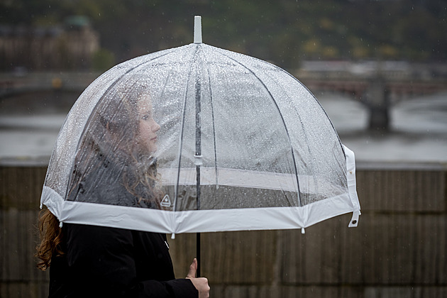 Zima si dává pauzu, bude pršet. A příští týden se oteplí