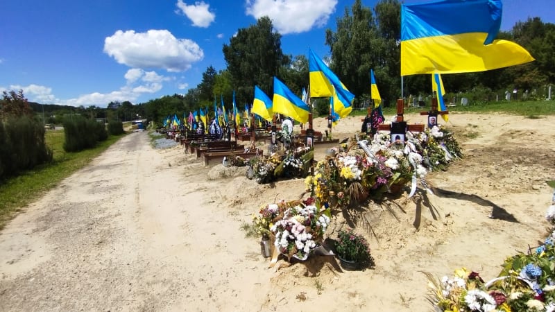 REPORTÁŽ: Odvedli 1000 mužů, mrtvých je 74, nezvěstných 40, počítá ukrajinský starosta