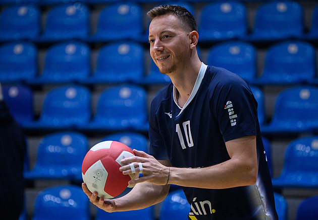 Bartoš o volejbale v Dubaji: Kapitán měl dvě ženy. Když se někdo zle vyspí, letíte