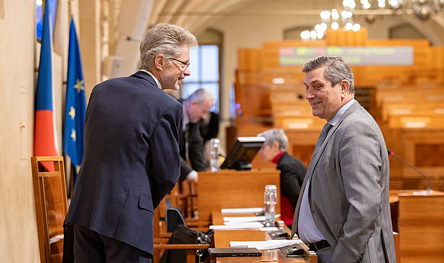 Senát vyzval Babišovu vládu, aby se zasadila o finanční podporu Ukrajině