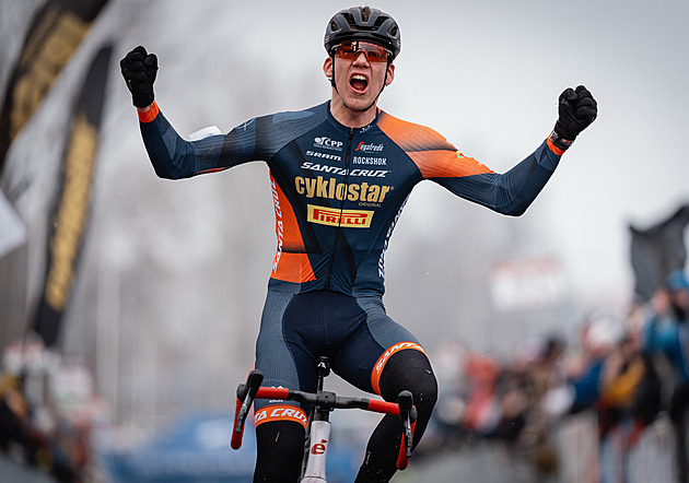 Bažant slaví premiérový domácí titul v cyklokrosu. Zemanová si dojela pro pátý