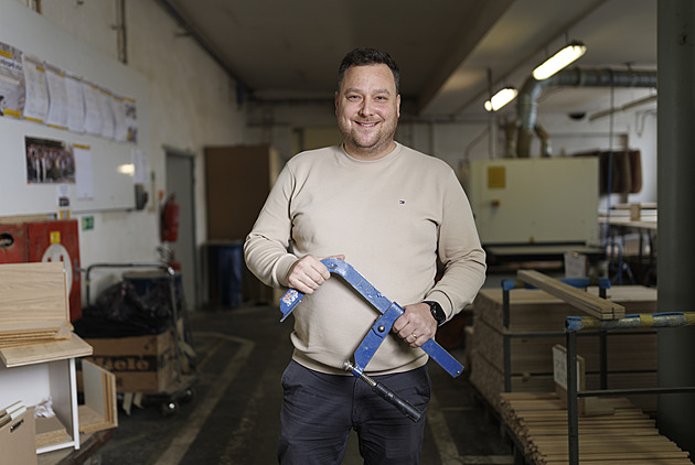 Z ajťáka úspěšným truhlářem. Podnikatel zachránil upadající podnik