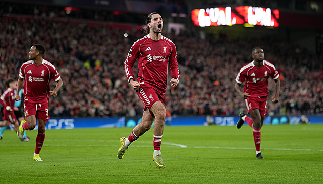 Liverpool v Lize mistrů dominoval, Bayern jistil postup. Barcelona zničila Newcastle