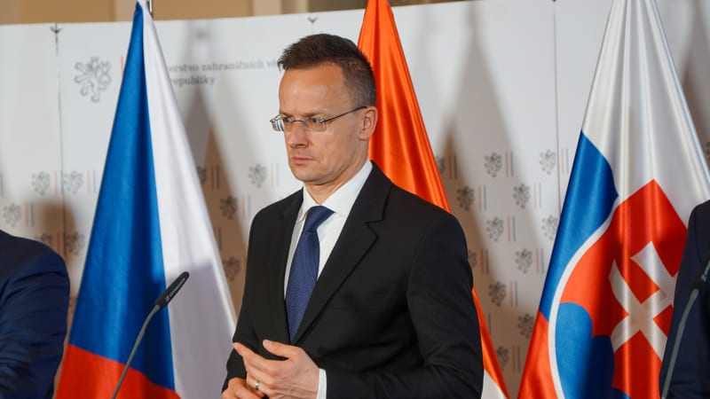 Snad nebude vláda donášet Kremlu, rýpl si Fiala kvůli Maďarům. Volební boj, míní Doksanský