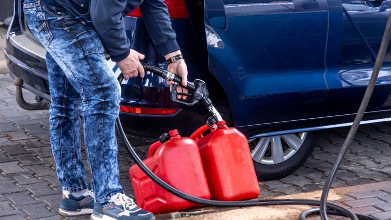 Nejhorší scénář na pumpách? Ceny mohou překročit i 60 korun, říká Bartoň