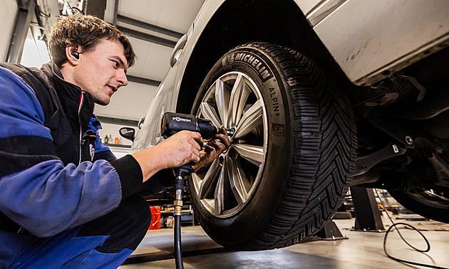 Zimní pneumatiky patří do garáže. Letní obutí ušetří peníze i nervy