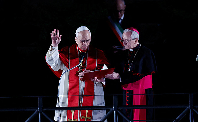 Papež na Velký pátek nesl kříž u Kolosea. Jednal také se Zelenským a Herzogem
