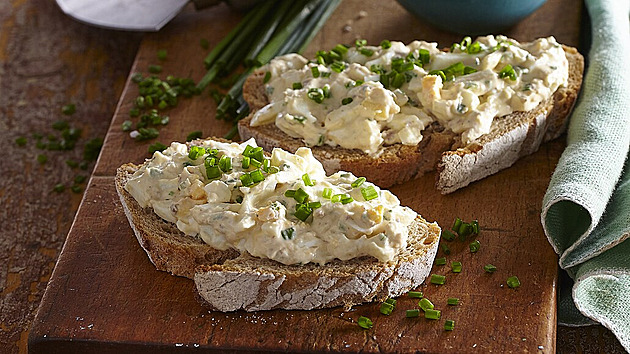 Zbyla vám vejce po koledě? 3 nejlepší recepty na vajíčkovou pomazánku