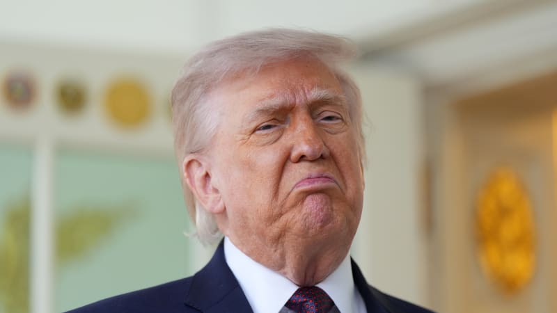 Ježíš, nebo lékař? Trump třaskavý snímek smazal. Vysvětlením ale rozvířil další spekulace