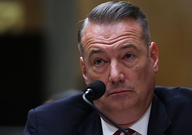 Šéf ICE Lyons skončí ve funkci, kritizovali ho za smrt Američanů