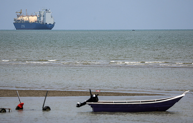Rostou obavy o další obchodní tepnu světa. V ohrožení je Malacký průliv