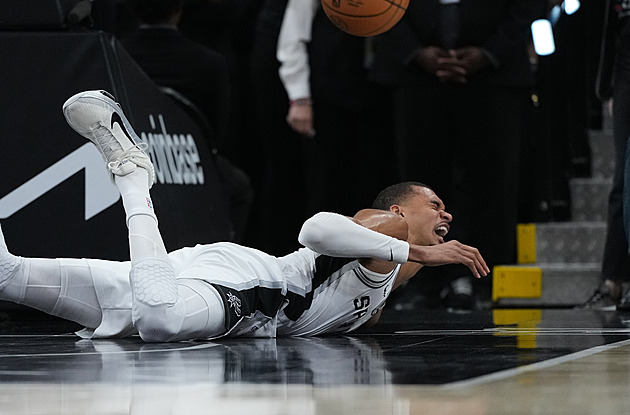 Obr si způsobil otřes mozku, mrňous řádil. Play off vrací slavnou rivalitu z draftu