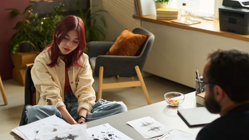 Méně času na žáka? Školní psychologové narážejí na limity, o dostupnosti rozhoduje region