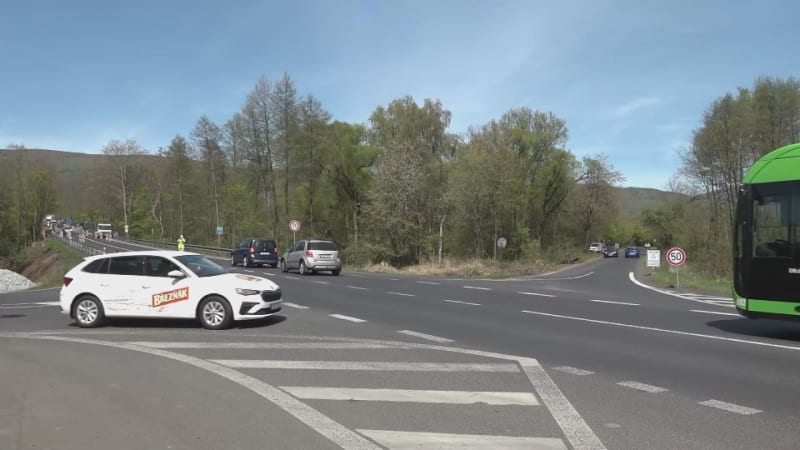 V Česku frčí kruhové objezdy. Jenže některé jsou naprosto zbytečné, dopravu akorát zpomalí