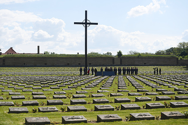 „Mohlo by se to opakovat.“ Na tryzně v Terezíně zaznělo varování před nenávistí